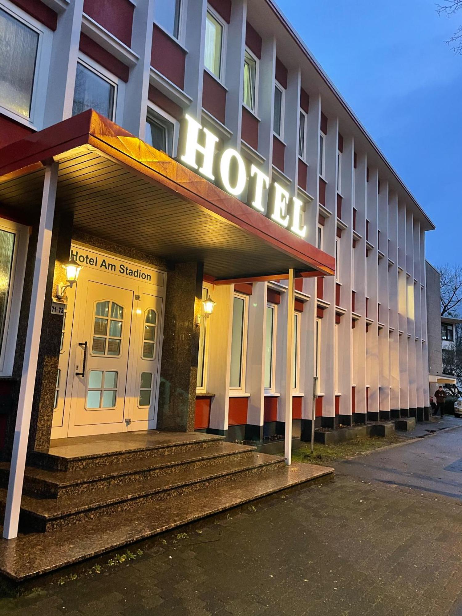 Hotel Am Stadion Leverkusen Esterno foto