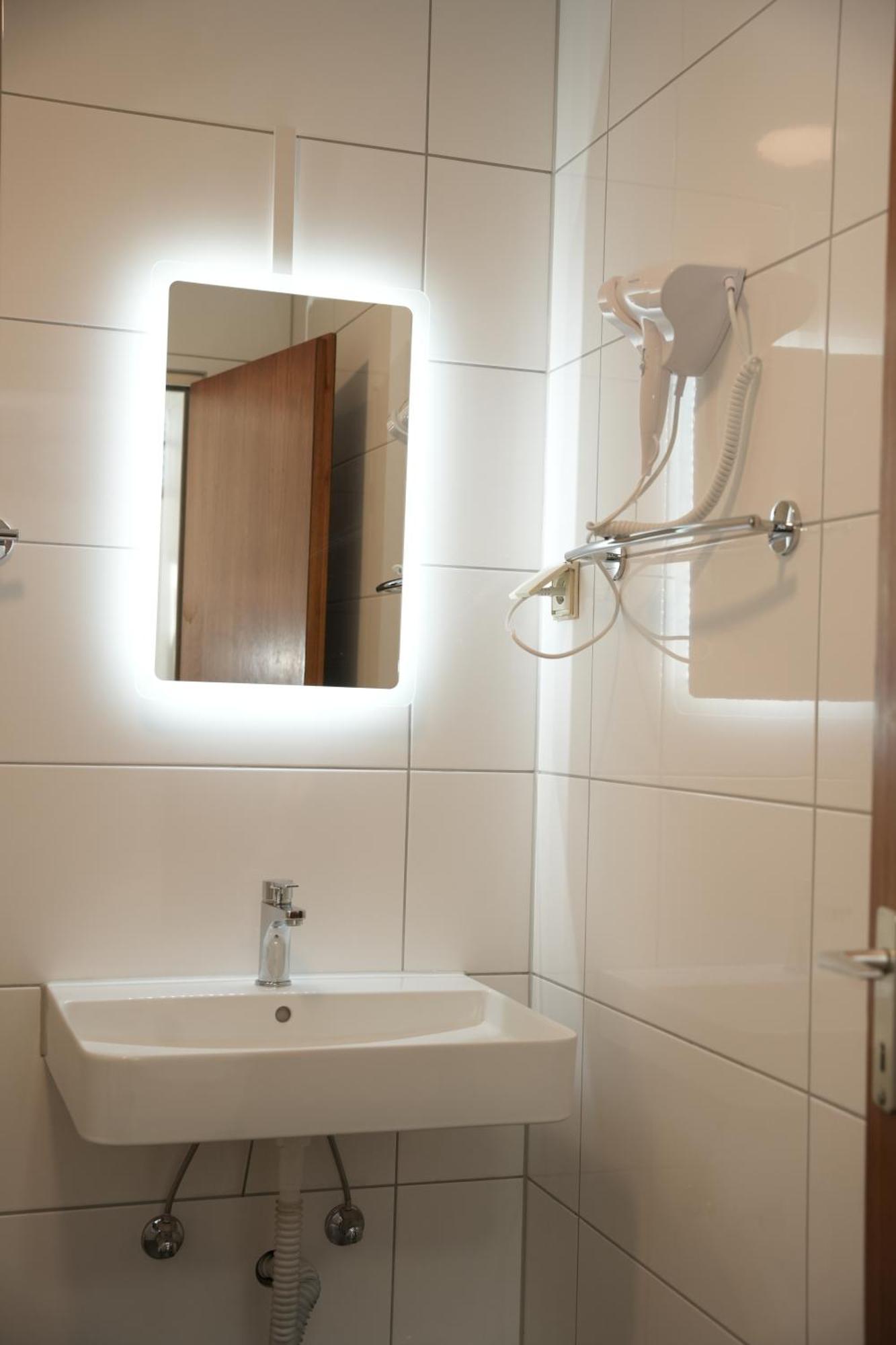 Haven Hotels - Hotel Am Stadion Leverkusen Esterno foto